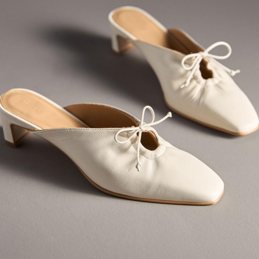 ALOHAS Cream Mules with Kitten Heel and Bow Detail